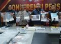 Konferensi pers pengungkapan dua kasus narkoba dengan barang bukti 3 kilo sabu dan tersangka 2 orang di Aula Ditresnarkoba Polda Sultra, Jumat (19/6/2026). (Foto: Istimewa)