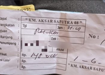 Penumpang Arus Balik Iduladha Keluhkan Tiket Nonseat KM Aksar Saputra 08 Rute Raha-Kendari, Senin (1/6/2026). (Foto: Husni Mubarak)