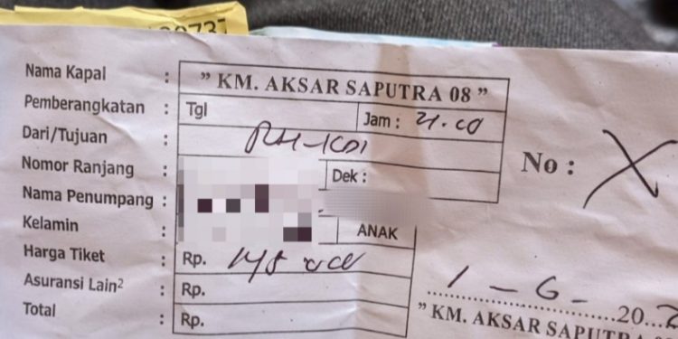 Penumpang Arus Balik Iduladha Keluhkan Tiket Nonseat KM Aksar Saputra 08 Rute Raha-Kendari, Senin (1/6/2026). (Foto: Husni Mubarak)