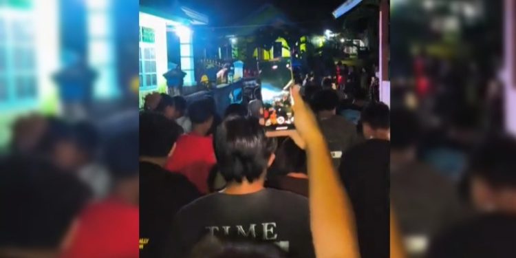 Pesta Miras dan "Open Bo" di Kantor Lurah Poasia, 2 Lurah di Kendari Nyaris Diamuk Warga, Jumat (12/6/2026). (Foto: Istimewa)
