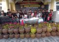 Polresta Kendari Sita 127 Tabung Elpiji 3 Kg dan Amankan 2 Orang Terduga Penimbun Elpiji Subsidi, Jumat (12/6/2026). (Foto: Husni Mubarak)