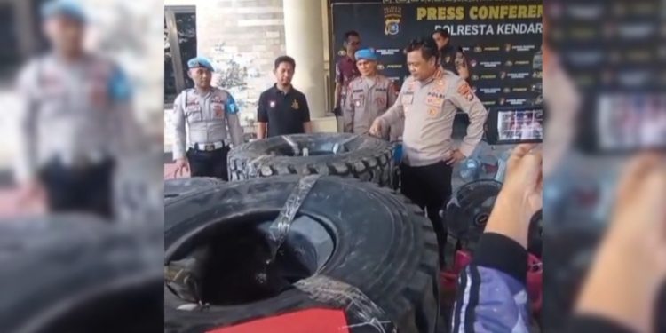 Polresta Kendari Ungkap Pencurian Ban Truk di Gudang Distributor PT Cemerlang Mandiri Abadi, Jumat (12/6/2026). (Foto: Husni Mubarak)