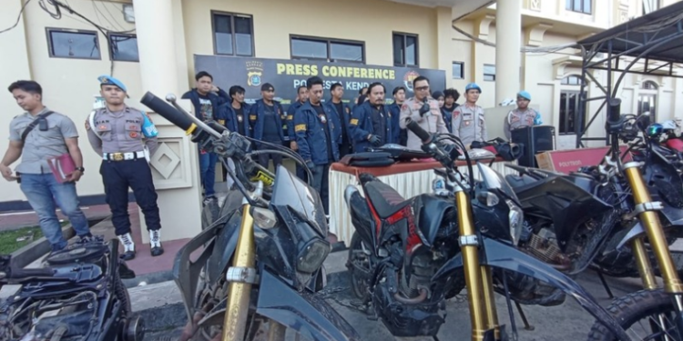 Residivis Pencuri Motor di 33 TKP di Kendari Ditangkap, Polisi Amankan 6 Motor Curian, Kamis (25/6/2026). (Foto: Husni Mubarak)