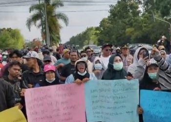 Ribuan Warga Lingkar Tambang Aksi Damai di PN Andoolo, Dukung PT WIN Tetap Beraktivitas, Senin (8/6/2026).